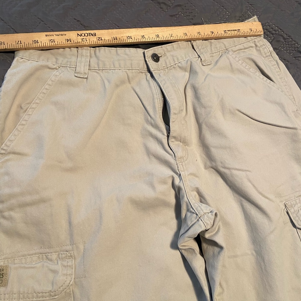 Wrangler Originals Cargo Khakis men’s size 35x28 - Picture 2 of 8